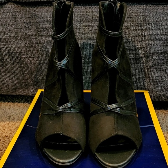 Black open strappy bootie/heel - Picture 2 of 2